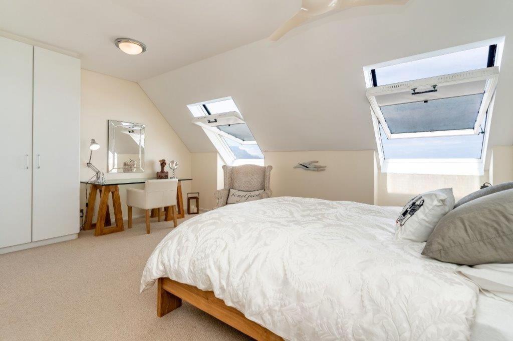 Dolphin Beach Penthouse Apartment Cape Town