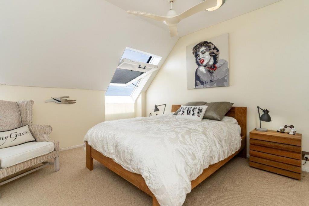 Dolphin Beach Penthouse Apartment *