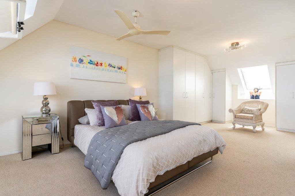 Dolphin Beach Penthouse Apartment